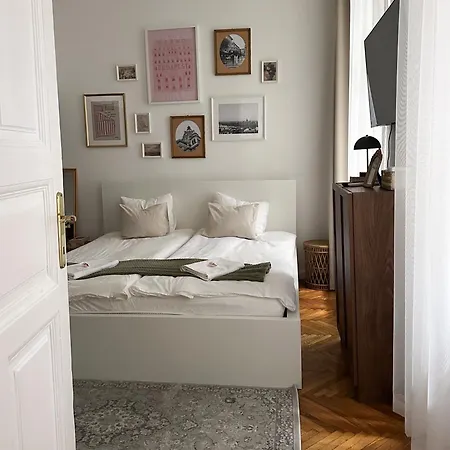 New - Golden * Budapeşte